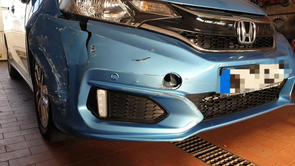 Originale Begutachtung eines Honda mit Frontschaden